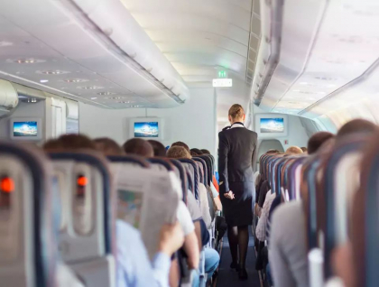 Un pasager al unui avion care zbura din Egipt catre Rusia a fost gasit decedat in toaleta aeronavei Un pasager al unui avion care zbura din Egipt catre Rusia a fost gasit decedat in toaleta aeronavei