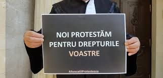 Avocatii anunta proteste in fata Guvernului: "Nu saraci oamenii si alunga avocatii din profesie" Avocatii anunta proteste in fata Guvernului: "Nu saraci oamenii si alunga avocatii din profesie"