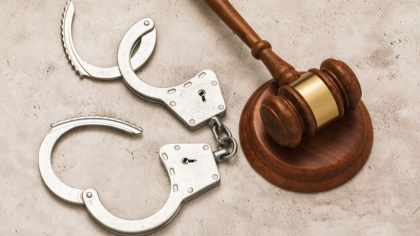 Un barbat din SUA, acuzat de zeci de furturi din muzee, a fost condamnat la o singura zi de inchisoare
Un barbat din SUA, acuzat de zeci de furturi din muzee, a fost condamnat la o singura zi de inchisoare