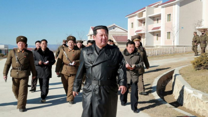Kim Jong-un le-a interzis nord-coreenilor sa imbrace haine de piele, ca sa nu arate ca el Kim Jong-un le-a interzis nord-coreenilor sa imbrace haine de piele, ca sa nu arate ca el