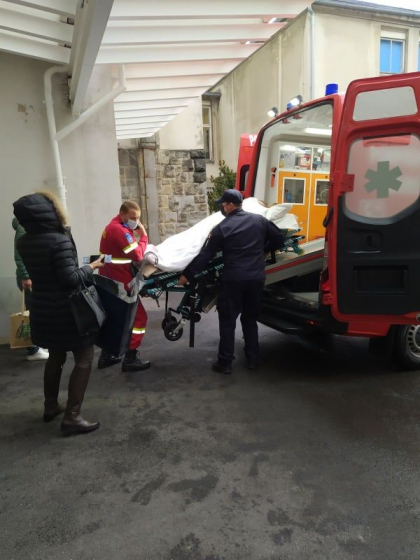 O moldoveanca - adusa din Viena cu un echipaj SMURD, dupa ce a cazut de la inaltimea de 6 metri O moldoveanca - adusa din Viena cu un echipaj SMURD, dupa ce a cazut de la inaltimea de 6 metri