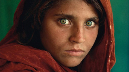 Ce s-a intamplat cu "fata afgana", care a ajuns pe coperta National Geographic si a devenit o imagine-simbol Ce s-a intamplat cu "fata afgana", care a ajuns pe coperta National Geographic si a devenit o imagine-simbol