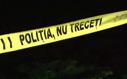 Un barbat a murit, dupa ce a ajuns cu masina intr-un copac, la Hincesti. Pasagerul a fost transportat la spital - FOTO