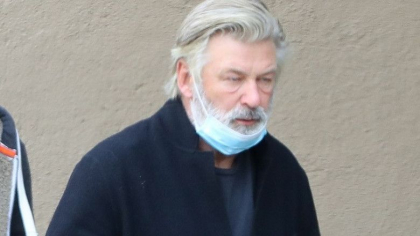 Cum ar fi ajuns gloante reale in pistolul cu care Alec Baldwin a impuscat-o pe Halyna Hutchins. Noua ipoteza a politistilor Cum ar fi ajuns gloante reale in pistolul cu care Alec Baldwin a impuscat-o pe Halyna Hutchins. Noua ipoteza a politistilor