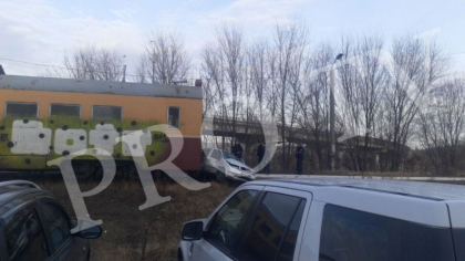 Accident pe o trecere de cale ferata. O masina a fost lovita de o locomotiva, la Singera
Accident pe o trecere de cale ferata. O masina a fost lovita de o locomotiva, la Singera