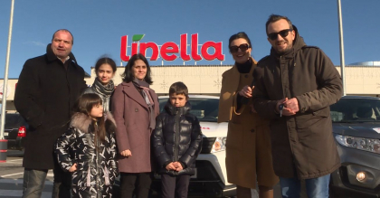 Alte trei persoane au primit cheile automobilelor castigate la tombola organizata de magazinul Linella Alte trei persoane au primit cheile automobilelor castigate la tombola organizata de magazinul Linella