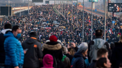 Mii de protestatari au blocat sosele, autostrazi si bulevarde din Serbia. Imagini filmate cu drona Mii de protestatari au blocat sosele, autostrazi si bulevarde din Serbia. Imagini filmate cu drona