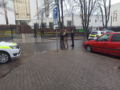 Ultima ora. Alerta cu bomba la Presedintie. Oamenii legii au inconjurat zona Ultima ora. Alerta cu bomba la Presedintie. Oamenii legii au inconjurat zona
