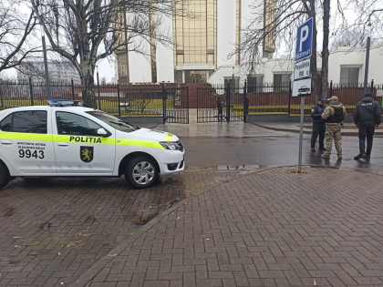 Alerta cu bomba de la Presedintie - falsa. Barbatul care a anuntat autoritatile - la evidenta medicului psihiatru Alerta cu bomba de la Presedintie - falsa. Barbatul care a anuntat autoritatile - la evidenta medicului psihiatru