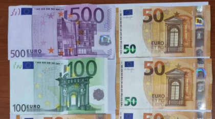Doi barbati – retinuti dupa ce au primit 4000 euro pentru a ajuta o persoana sa ajunga ilegal din Romania in Republica Moldova Doi barbati – retinuti dupa ce au primit 4000 euro pentru a ajuta o persoana sa ajunga ilegal din Romania in Republica Moldova
