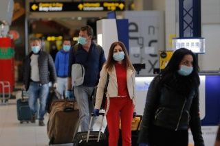 Carantina la sosirea in Romania, din 10 decembrie: Test RT-PCR obligatoriu pentru cei care vin din statele din afara UE / Carantina de 10 zile pentru persoanele nevaccinate care prezinta un test RT-PCR negativ