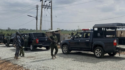 Masacru in Nigeria: 30 de sateni nevinovati au fost arsi de vii in autobuzul cu care circulau Masacru in Nigeria: 30 de sateni nevinovati au fost arsi de vii in autobuzul cu care circulau