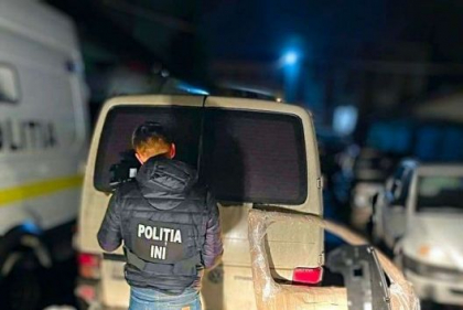 Oamenii legii au destructurat o schema frauduloasa cu piese auto in valoare de 100 000 lei. Doi barbati - retinuti Oamenii legii au destructurat o schema frauduloasa cu piese auto in valoare de 100 000 lei. Doi barbati - retinuti