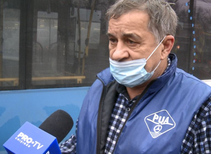 Primele declaratii ale soferului autobuzului care a accidentat peste 15 automobile: "Ma uit la deal, ma uit la vale... nu-i. Mi-a spus un barbat ca s-a cotit la vale" - VIDEO Primele declaratii ale soferului autobuzului care a accidentat peste 15 automobile: "Ma uit la deal, ma uit la vale... nu-i. Mi-a spus un barbat ca s-a cotit la vale" - VIDEO