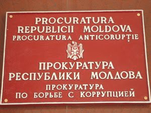 Perchezitiile continua acasa la rudele lui Ghenadie Tanas, intr-un dosar de imbogatire ilicita