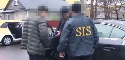 Un avocat si complicele sau - retinuti in timp ce primeau mita pentru ca sa-l scape pe un barbat de dosar penal - VIDEO Un avocat si complicele sau - retinuti in timp ce primeau mita pentru ca sa-l scape pe un barbat de dosar penal - VIDEO