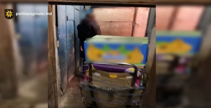 Jumatate de tona de alcool etilic in valoare de 27.000 de lei - depistata intr-un depozit din capitala. Doua persoane au fost retinute - VIDEO