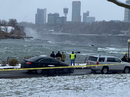 O femeie a murit dupa ce a cazut cu masina in Cascada Niagara. Operatiune dramatica de salvare a Garzii de Coasta - VIDEO