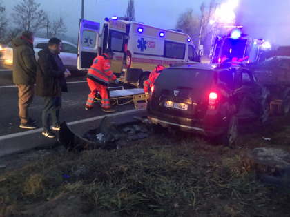 Un barbat si trei minori - transportati la spital, dupa ce masina in care se aflau s-a izbit intr-un automobil, la Orhei. Ce spune politia - FOTO