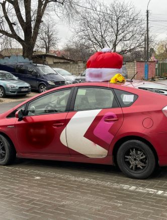 Un sofer de taxi si-a pus pe masina... caciula lui Mos Craciun. Cum a fost surprins automobilul pe strazile capitalei - VIDEO
Un sofer de taxi si-a pus pe masina... caciula lui Mos Craciun. Cum a fost surprins automobilul pe strazile capitalei - VIDEO
