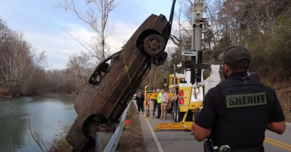 Un youtuber a deslusit misterul unei disparitii de acum 21 de ani dupa ce a facut o descoperire pe fundul unui rau - VIDEO Un youtuber a deslusit misterul unei disparitii de acum 21 de ani dupa ce a facut o descoperire pe fundul unui rau - VIDEO