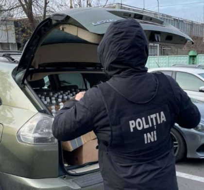 O femeie a incercat sa treaca vama cu circa 270 de sticle cu alcool etilic, in valoare de circa 30 de mii de lei. Ce spun oamenii legii - FOTO O femeie a incercat sa treaca vama cu circa 270 de sticle cu alcool etilic, in valoare de circa 30 de mii de lei. Ce spun oamenii legii - FOTO
