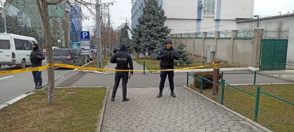 Alerta cu bomba la Judecatoria Chisinau cu sediul Buiucani. Serviciile specializate - la fata locului - FOTO/ VIDEO Alerta cu bomba la Judecatoria Chisinau cu sediul Buiucani. Serviciile specializate - la fata locului - FOTO/ VIDEO
