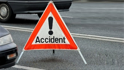 Accident tragic la Telenesti. O femeie a fost lovita de o masina, iar in urma impactului, automobilul s-a lovit puternic de un stalp