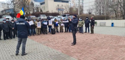 Protest in fata Judecatoriei Ciocana. Urmeaza sa fie pronuntata sentinta in cazul veteranilor razboiului de pe Nistru care au protestat in fata Parlamentului la 16 iulie 2020 - VIDEO Protest in fata Judecatoriei Ciocana. Urmeaza sa fie pronuntata sentinta in cazul veteranilor razboiului de pe Nistru care au protestat in fata Parlamentului la 16 iulie 2020 - VIDEO