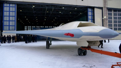 Noul „spargator de fronturi” al lui Vladimir Putin. Rusia a prezentat „Vanatorul”, ultimul model de drona militara invizibila Noul „spargator de fronturi” al lui Vladimir Putin. Rusia a prezentat „Vanatorul”, ultimul model de drona militara invizibila