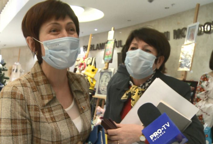Ce colinde stiu alesii poporului. Deputatii - provocati de PRO TV, pe holurile Parlamentului, sa cante o colinda. Vezi momentul - VIDEO Ce colinde stiu alesii poporului. Deputatii - provocati de PRO TV, pe holurile Parlamentului, sa cante o colinda. Vezi momentul - VIDEO