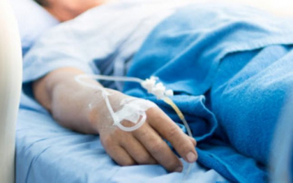 Un barbat de 58 de ani si-a dat foc in curtea casei sale din raionul Stefan Voda. Acesta a fost transportat de urgenta la spital