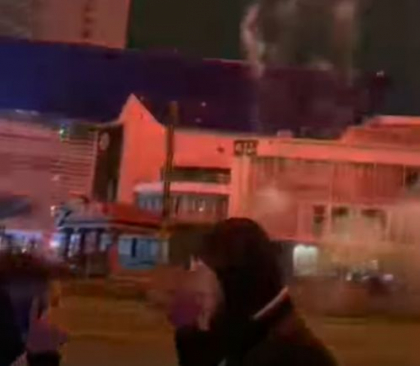 Focuri de artificii pe o trecere de pietoni din capitala. Momentul - filmat de organizatori si publicat pe retelele de socializare: "Cine spunea ca azi nu e Anul Nou?" - VIDEO Focuri de artificii pe o trecere de pietoni din capitala. Momentul - filmat de organizatori si publicat pe retelele de socializare: "Cine spunea ca azi nu e Anul Nou?" - VIDEO