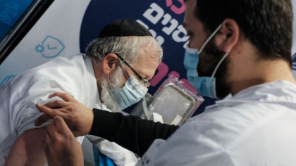 Israelul anunta vaccinarea cu doza a patra: „Ne va ajuta sa trecem peste valul Omicron care matura lumea”