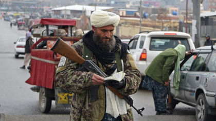 Atac sinucigas cu bomba la un birou de eliberare a pasapoartelor din Kabul Atac sinucigas cu bomba la un birou de eliberare a pasapoartelor din Kabul