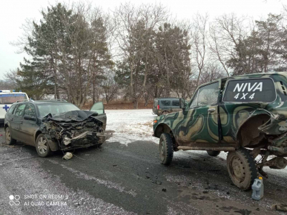 Un barbat a iesit la depasire si a provocat un accident, la Nisporeni. O femeie - transportata la spital - FOTO Un barbat a iesit la depasire si a provocat un accident, la Nisporeni. O femeie - transportata la spital - FOTO
