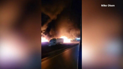 Un avion s-a prabusit pe o casa, intr-un orasel din California. Toti cei care se aflau in locuinta au scapat nevatamati