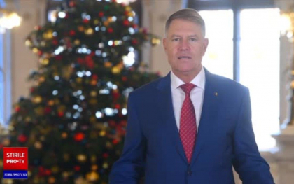 Ce mesaj le-a transmis romanilor presedintele Klaus Iohannis de Craciun: ”Vom trece cu bine” - VIDEO