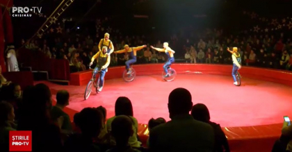 Trucuri pline de mister, acrobatii periculoase, animale exotice, clovni si multe zambete. De asta au avut parte cei care au decis sa mearga de Craciun la Circul din capitala - VIDEO