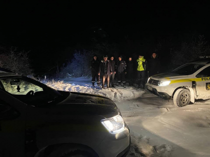 Un barbat - gasit la 20 km departare de casa, dupa ce s-a ratacit intr-o padure, la Hincesti. Cum s-a intamplat totul - FOTO