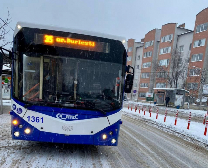 Atentie! Ruta de troleibuz 35 circula pe traseu modificat din cauza ninsorii abundente. Iata itinerarul nou Atentie! Ruta de troleibuz 35 circula pe traseu modificat din cauza ninsorii abundente. Iata itinerarul nou