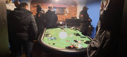Activitatea ilegala a unei sali de joc de carti - deconspirata de politisti, la Balti. Ce au gasit oamenii legii - FOTO Activitatea ilegala a unei sali de joc de carti - deconspirata de politisti, la Balti. Ce au gasit oamenii legii - FOTO