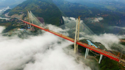 In doar 3 ani, China a construit un pod de inaltimea unei cladiri cu 200 de etaje. Cat a costat structura gigantica - GALERIE FOTO