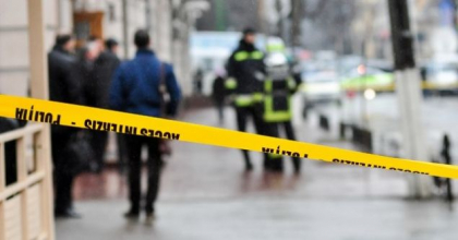 Ultima ora. Politia - anuntata printr-un telefon ca mai multe centre comerciale si autogari din capitala sunt minate Ultima ora. Politia - anuntata printr-un telefon ca mai multe centre comerciale si autogari din capitala sunt minate