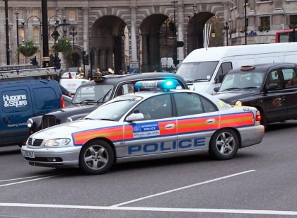 Un politist britanic isi facea selfie-uri la locurile crimelor si a trimis pe WhatsApp imagini inclusiv cu cineva care si-a taiat venele