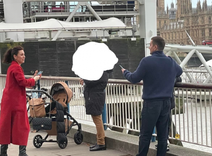 Veaceslav Platon si Natalia Morari - surprinsi pe o strada din Londra Veaceslav Platon si Natalia Morari - surprinsi pe o strada din Londra