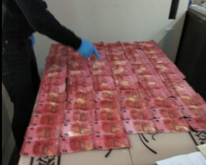 Schema infractionala de punere in circulatie a bancnotelor false - depistata de Procuratura Balti. Doua persoane - retinute - FOTO
