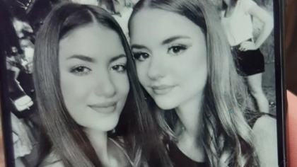 Surori de 15 si 19 ani, ucise de tatal lor recent iesit din inchisoare. Si-a omorat si sotia si apoi a dat foc la casa