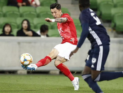 Motivul pentru care tatuajele au fost interzise pentru jucatorii de fotbal din China Motivul pentru care tatuajele au fost interzise pentru jucatorii de fotbal din China