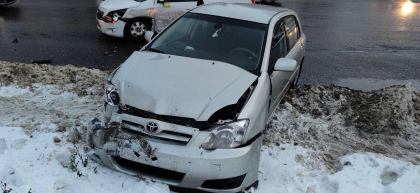 Accident in capitala. Doua masini s-au lovit, iar in urma impactului, una din ele a fost avariata - FOTO/VIDEO
